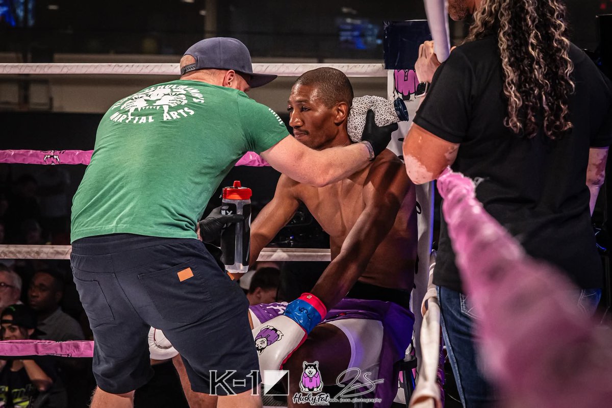 BCuttinoTSMA's tweet photo. Focus wins where talent quits. #TuesdayMotivation #TuesdayThoughts #TuesdayVibes #TuesdayFeeling #TuesdayBlessings #Motivation #Inspiration #BlackExcellence #LifeLessons #Kickboxing #BOSSMODE #BOMBSANDDRAMA #TuneUpCrew
๐ธ: @huskyfatfights https://t.co/P8FaGorT4E