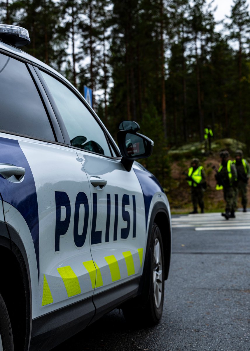 PorinPR's tweet photo. #KineticStronghold26 harjoitusjoukot ovat suorittaneet yhteistyössä aluevalvontaa @L_S_poliisi kanssa Kankaanpäässä. 

Harjoittelun myötä vahvistetaan alueellista turvallisuutta ja kehitetään viranomaisten välistä yhteistyötä. 

#porpr #maavoimat #viranomaisyhteistyö https://t.co/ggfzcopBTh