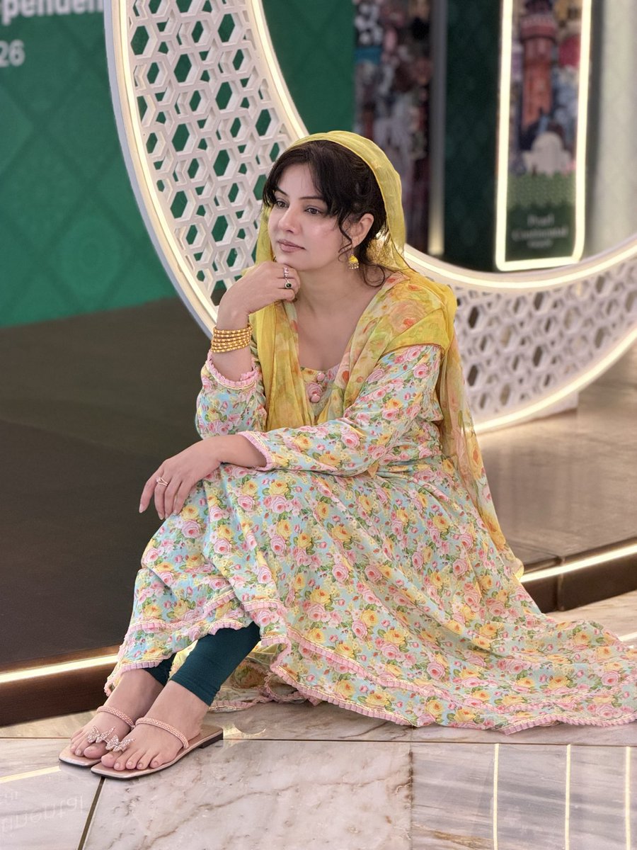 Rabipirzada's tweet photo. Chaand ke saath chaand ki tasveer.

#Chaand #MoonVibes #MoonLover #BeautifulMoments #NightVibes #TwoMoons #MoonLight #PeacefulVibes #Photography #RomanUrdu https://t.co/Mqd2cpKB50