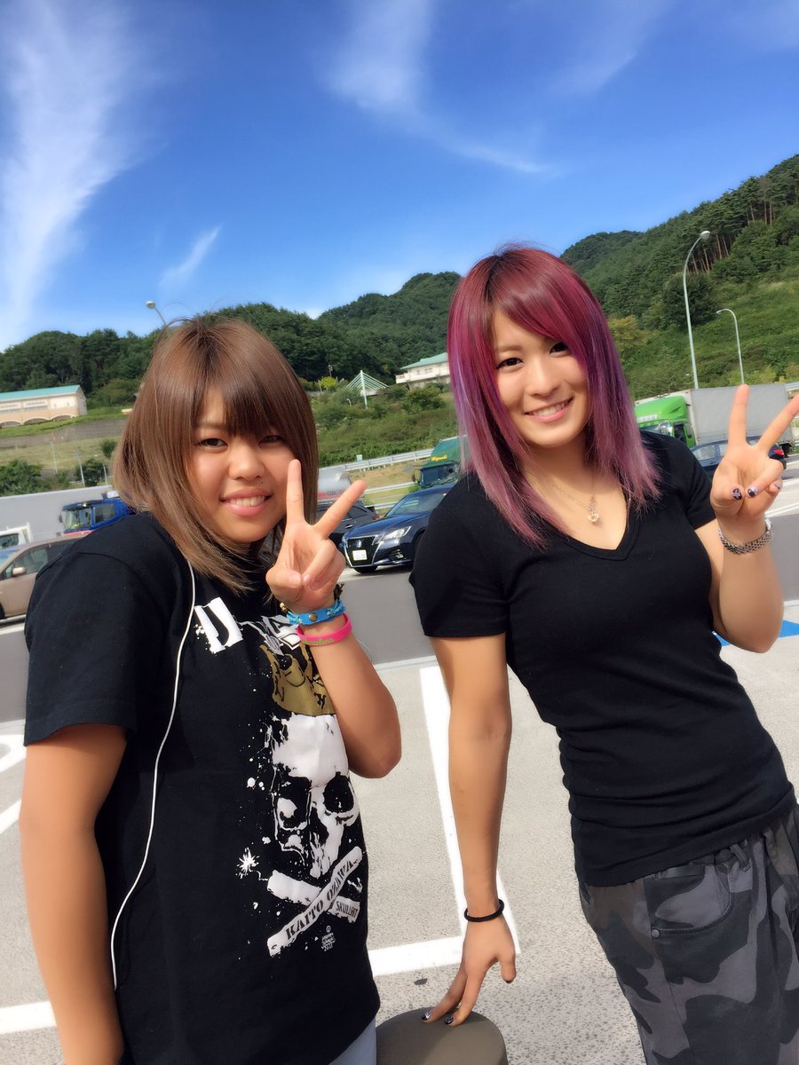 WhirlingAndy's tweet photo. Hazuki and Iyo reunited 👑👑 https://t.co/9jBX2yrhB1