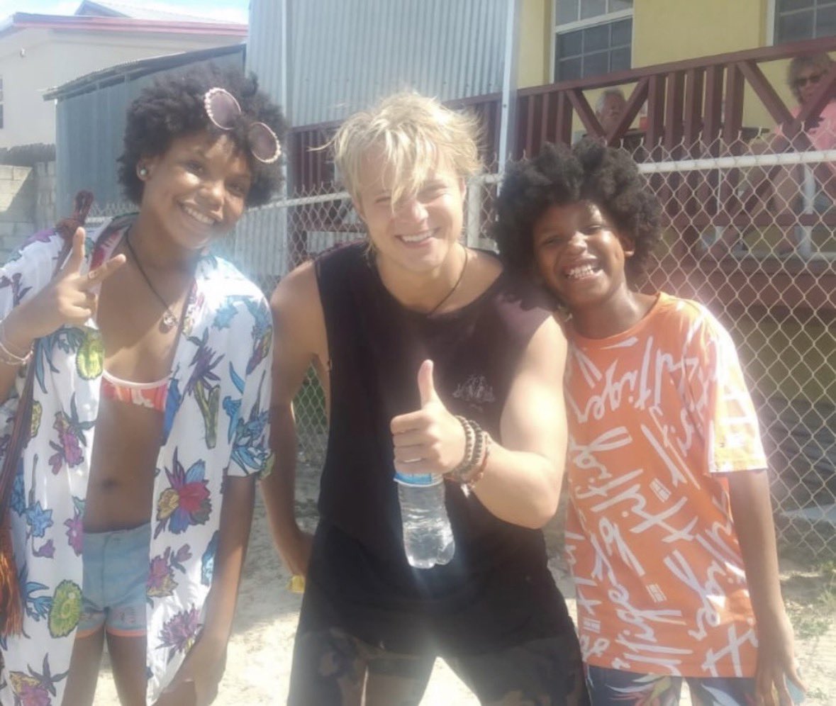 rudethpankow09's tweet photo. Old picture of Rudy during OBX casting in Barbados 💙🇧🇧
📸 @castingbarbados on IG https://t.co/yJukt2BjDl