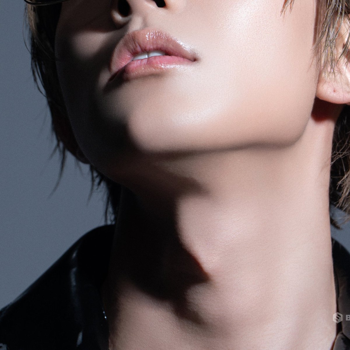 hsevanx's tweet photo. Adam's apple and lips https://t.co/tY4yGthx9H