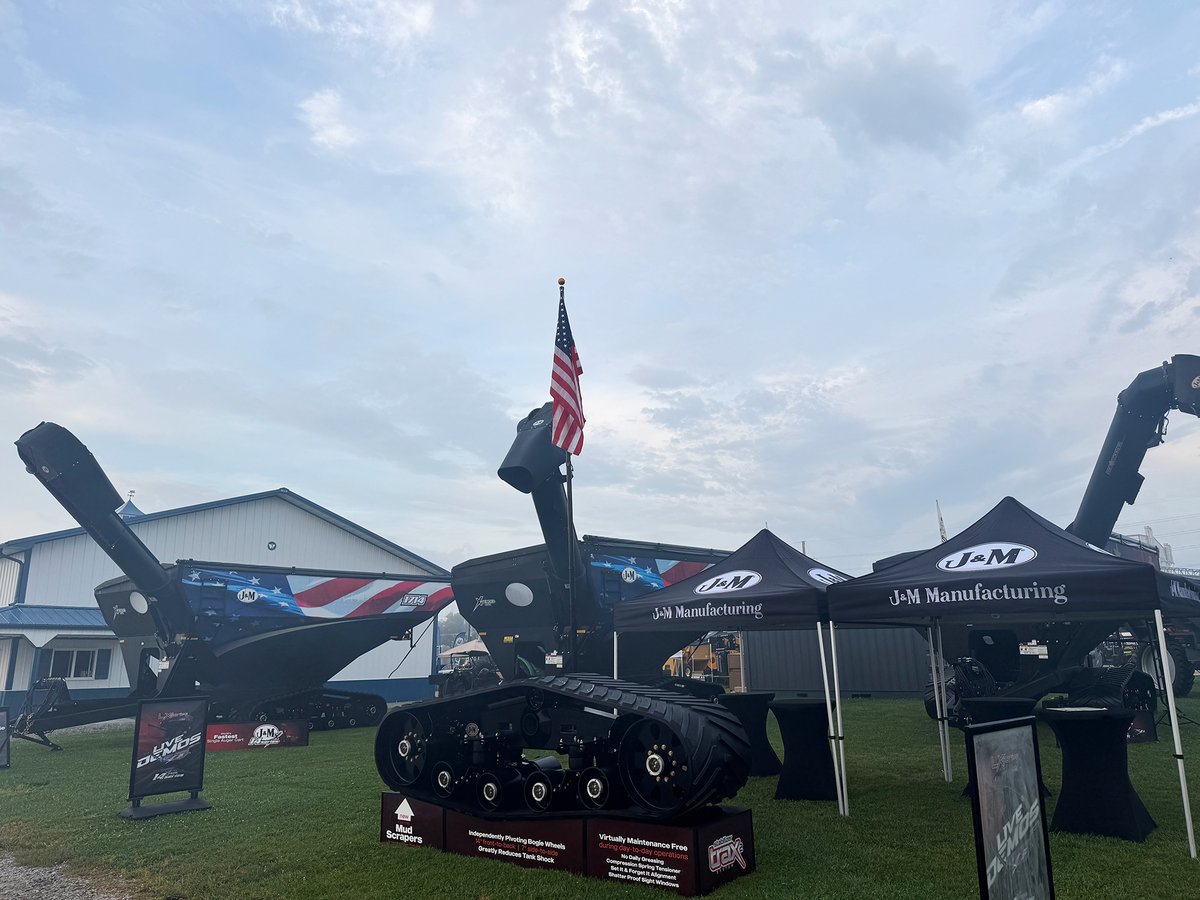 JMManufacturing's tweet photo. Beautiful Morning! Come check out our new 1314 and 1514 single auger grain carts. We are so excited about these carts! At 900 bushels a minute these are sure to please. The 1314 is so low that it is easier to load than most 1300 dual auger grain carts.
Also be sure to check out our new LX SpeedTenders in person to see how they make planting season easier!