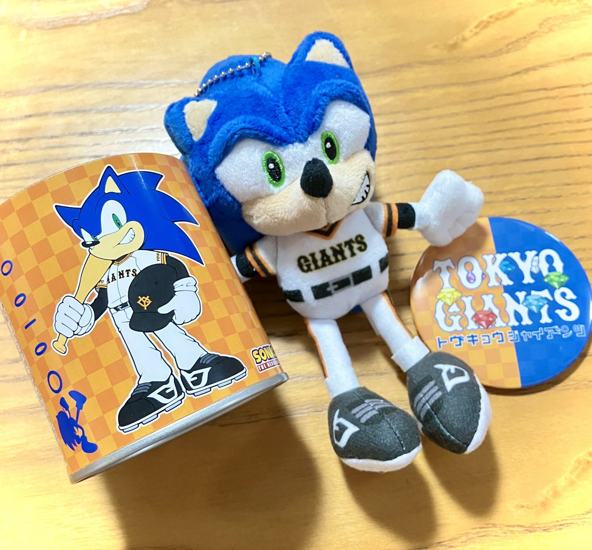 haritamaball's tweet photo. ジャイアンツコラボのソニックが来た〜！⚾️🔵
チョコクランチの缶にぬいを入れたら可愛い☺️
#ソニかつ https://t.co/ZMEb2xq1ZK