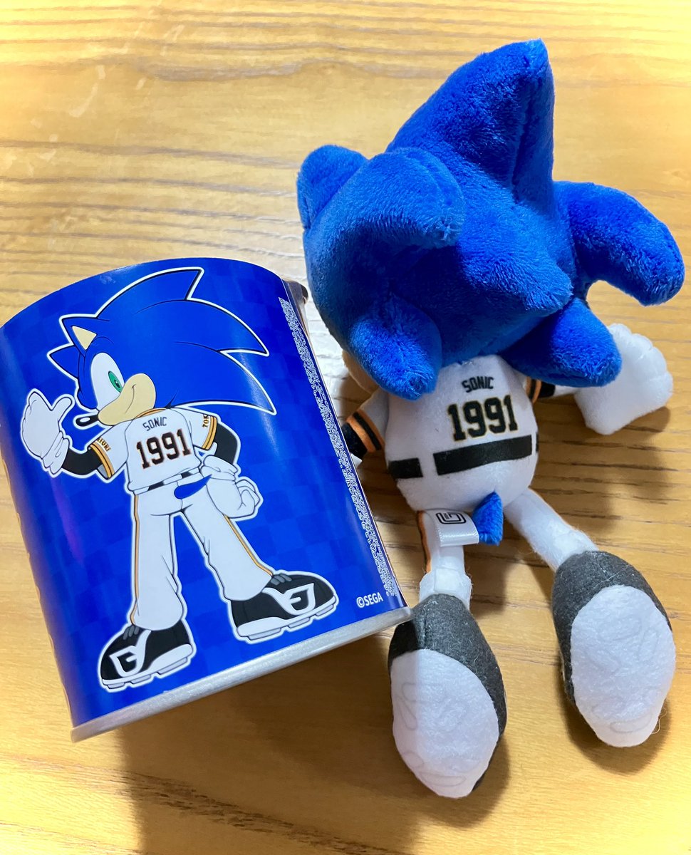haritamaball's tweet photo. ジャイアンツコラボのソニックが来た〜！⚾️🔵
チョコクランチの缶にぬいを入れたら可愛い☺️
#ソニかつ https://t.co/ZMEb2xq1ZK
