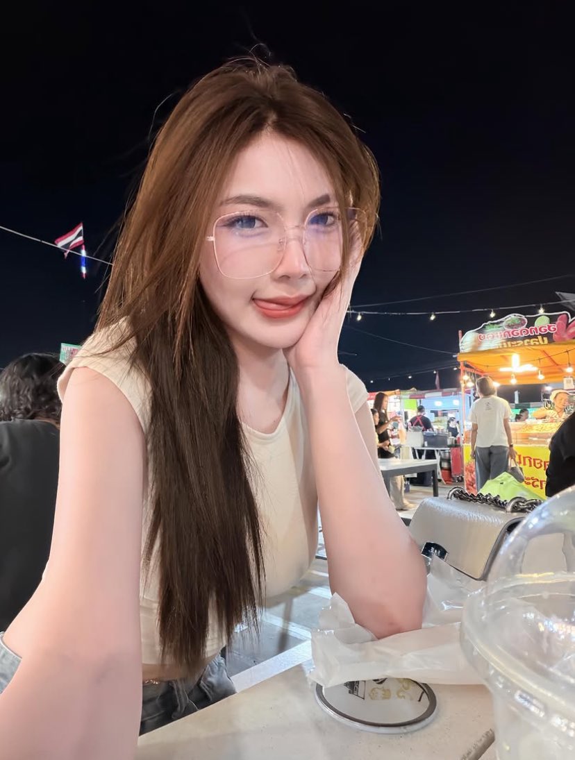 KristalMunmb's tweet photo. คืนนี้เหงาจัง😇 #สมุทรสาคร https://t.co/4NpEq4mVjV
