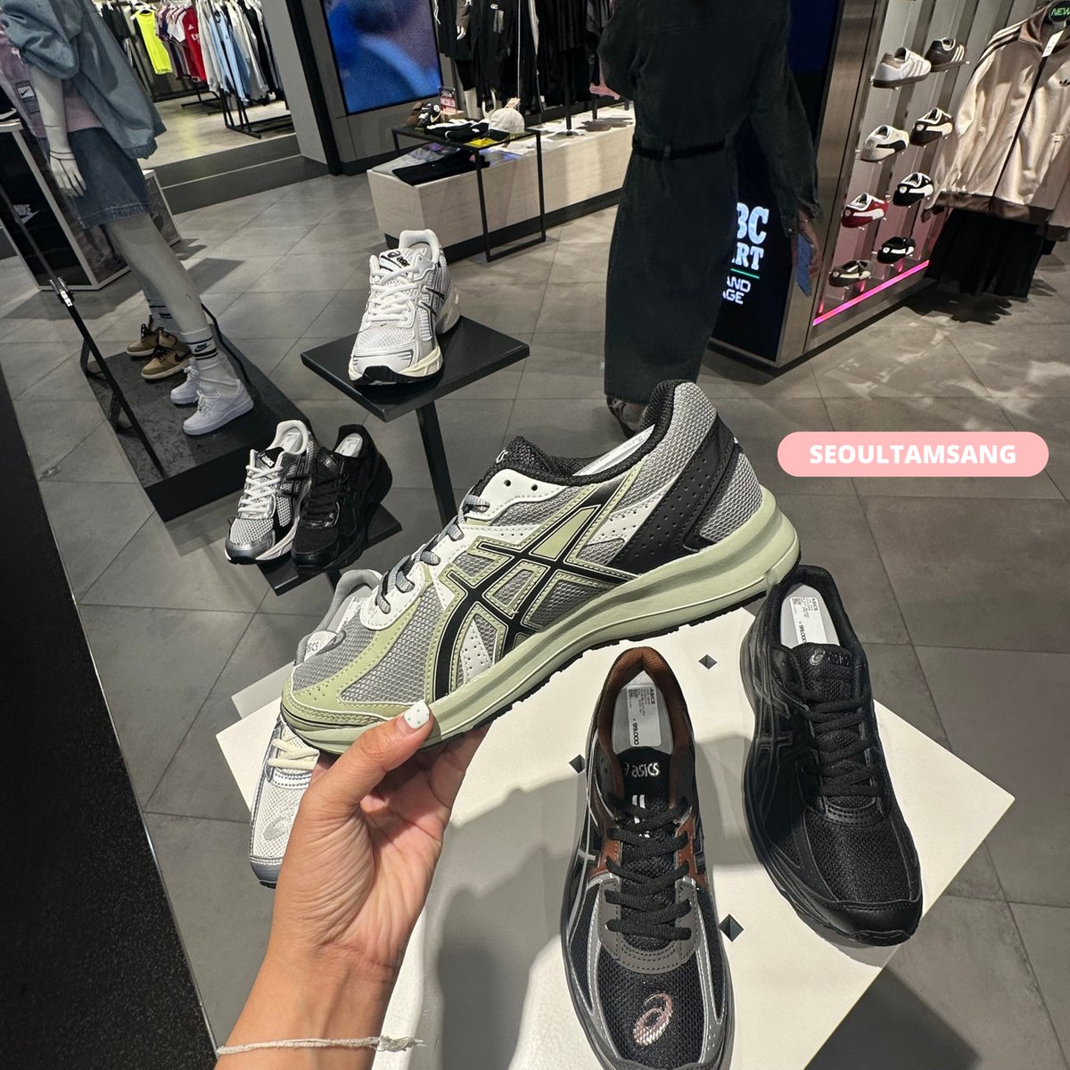 seoul_tamsang's tweet photo. อัปเดต Asics JOG 100s จากหน้าสาขาค่ะ ♡🇰🇷
ทางร้านรับทุกรุ่นจากหาได้ที่เกาหลีเลยนะค้าบ
สนใจรุ่นไหน ไซส์ไหน สามารถทักมาสอบถามก่อนได้ค่ะ
#พรีออเดอร์เกาหลี #พรีเกาหลี #ASICS #ASICSKorea https://t.co/74pQCMl0wW