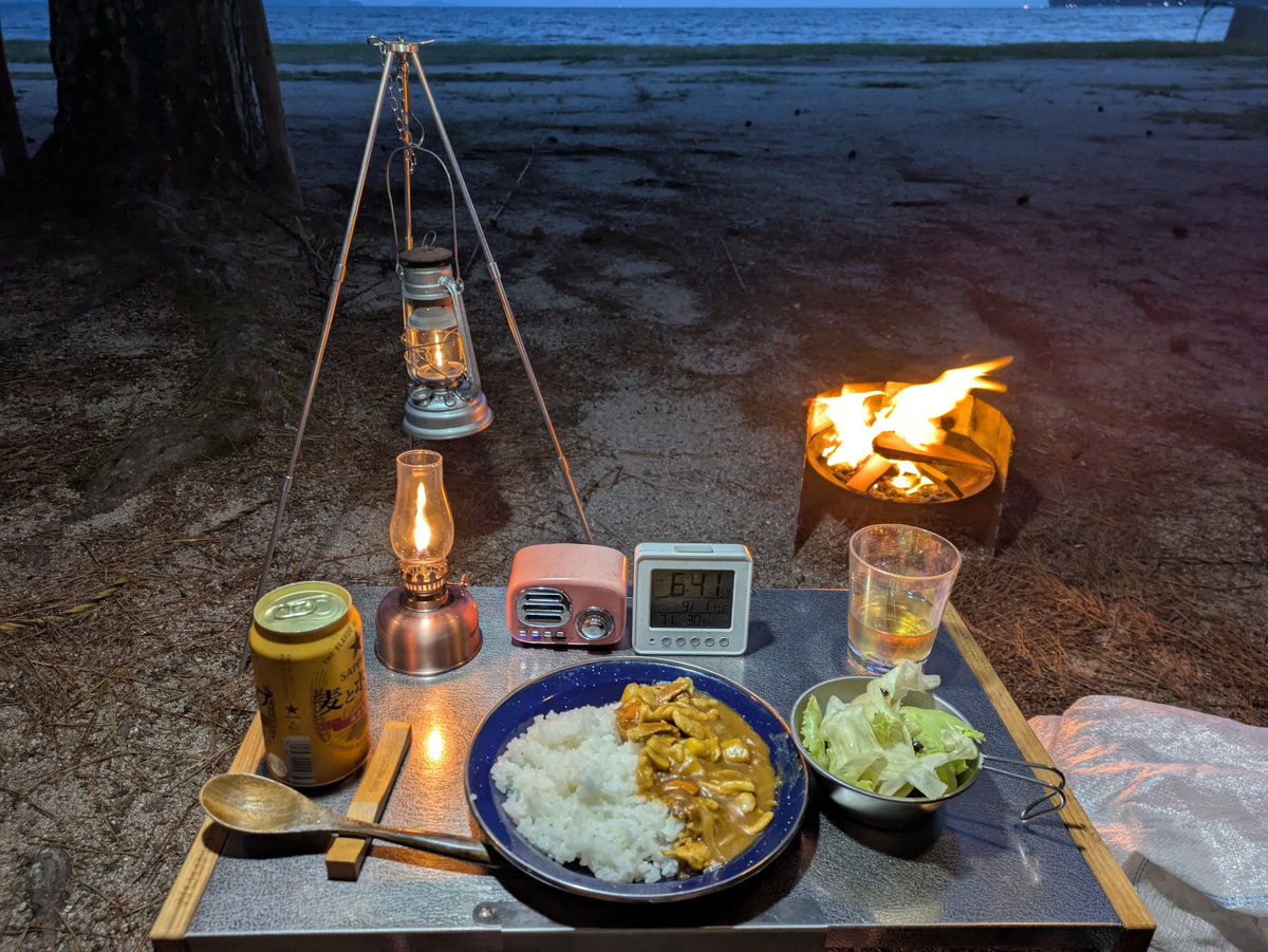 kayak888hm's tweet photo. 日が落ちて久しぶりに戦闘飯盒2型でカレーと水蒸気炊飯の同時調理。カレーは失敗がない😂
向かいの白浜荘でお風呂に入ってさっぱりした。夜になって風が出てきた。 https://t.co/VYN9vGx3UZ