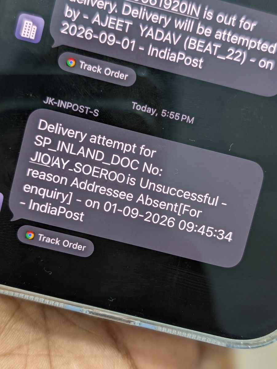 ParasmeSaurabh's tweet photo. That's the f*ck*ng reason govt companies should be privatised..

I am in my home since a week waiting for delivery to come & Ajeet Yadav u on the other hand sending nonsense messages i am not here.. what's funny they know my number and they never called. 

Waste @IndiaPostOffice ..