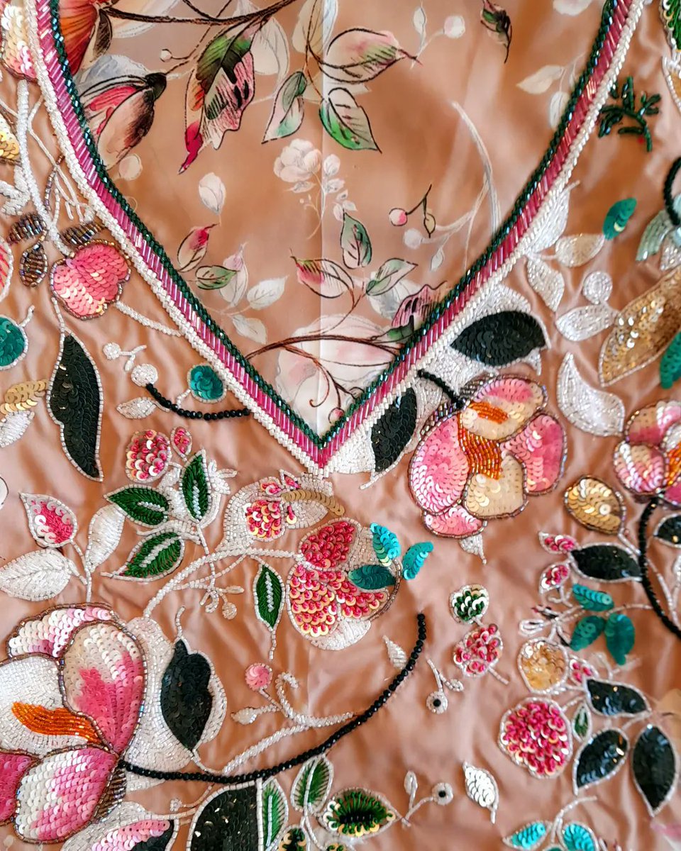 sevval_neymar's tweet photo. Floral beauty, now available in elegant jalabeya fabrics. Contact us today: +971545446656 / +971505474757 https://t.co/cGM4qzqNcQ