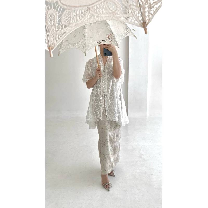 themagntameadow's tweet photo. kadang dari whimsy pengen switch ke ethereal terus nemu dong brand yang koleksi kebaya nya angelic heavenly anggun cangtip banget

ethereal collection by ✨byroam✨ https://t.co/7DhO1JbGqx