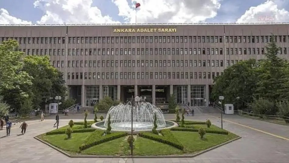 sdeorg's tweet photo. 📌MİT ve Emniyet FETÖ’nün Bilişim Faaliyetlerini Yöneten 10 Kişiyi Gözaltına Aldı

📍Ankara’da MİT ve Emniyet Müdürlüğü ekiplerince FETÖ/PDY’nin kriptolu haberleşme programı “SIGNAL” üzerinden yürüttüğü örgütsel faaliyetlerin deşifresine yönelik operasyonda, örgütün güncel bilişim yapılanmasında faaliyet gösterdiği tespit edilen 13 şüpheliden 10’u gözaltına alındı.

https://t.co/QgHHqyc574