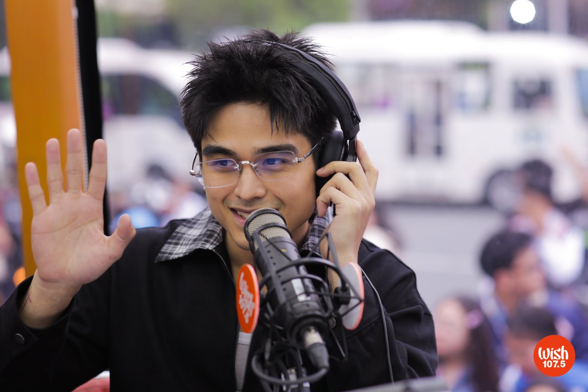 wish1075's tweet photo. On his first Wish Bus experience, Filipino artist @willashley05 shared kilig vibes with his debut single, "Paborito." https://t.co/S0aQ8kiX56
