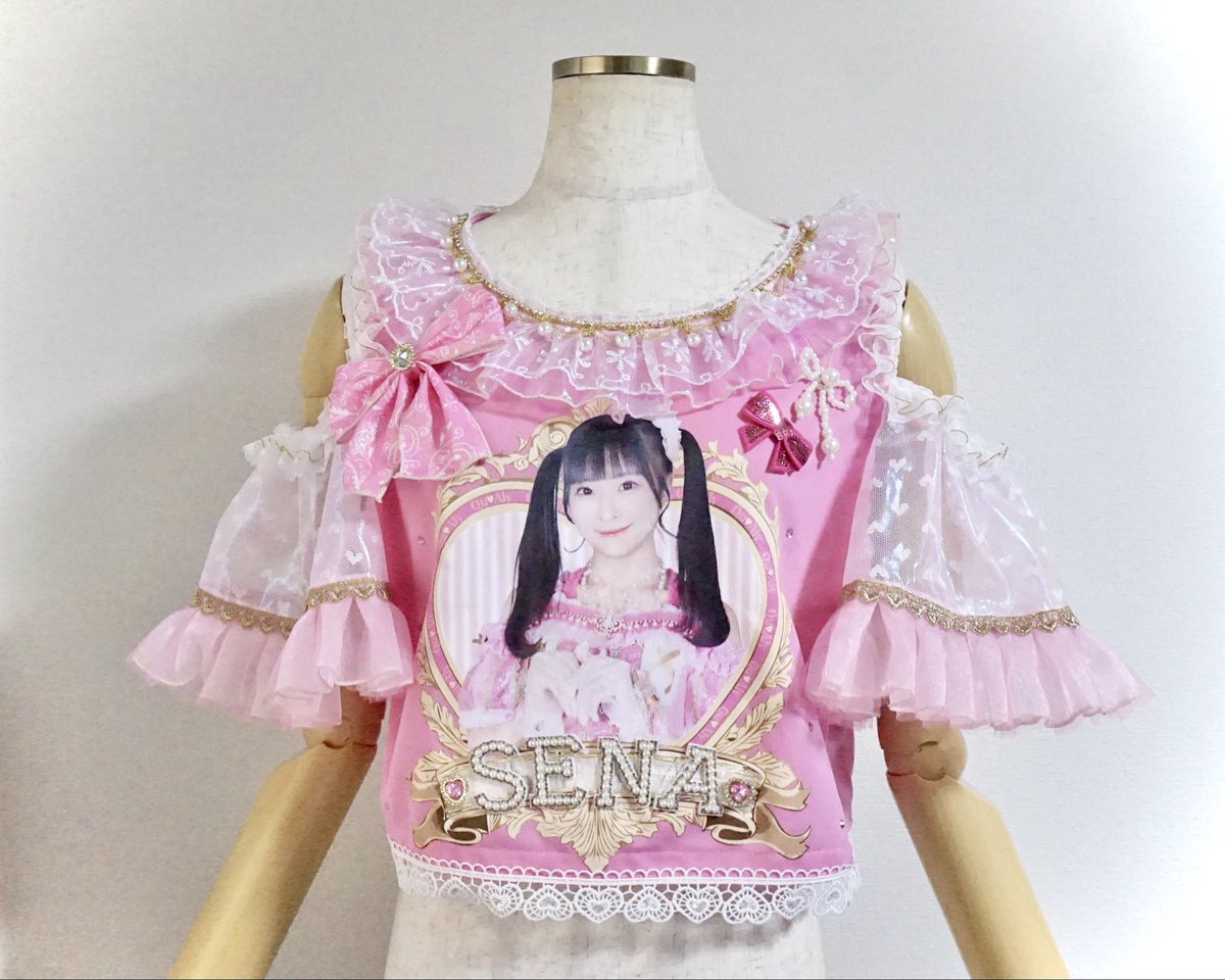 c_chaplet's tweet photo. 遅ればせながらですが、Qu♡Aly様(@qualy_info ) のTシャツをリメイク制作させて頂きました。

みんなのお顔がプリントされた、お姫様Tシャツです💖👸

この度は制作させて頂きまして、ありがとうございました✨🙏

(*お写真お借りしました🙇‍♀️)

#qualy 
#キュアリー https://t.co/deaCCXFRR9