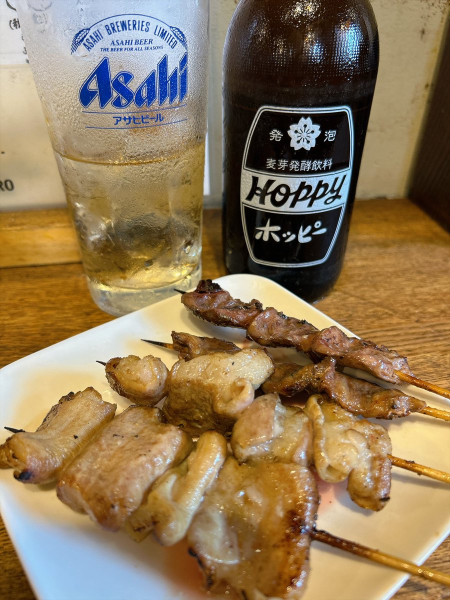 3vEUgyZH5wbLwZ9's tweet photo. もつ焼きにホッピーの幸せを知る人よ🍺 https://t.co/xGjLEHweAZ