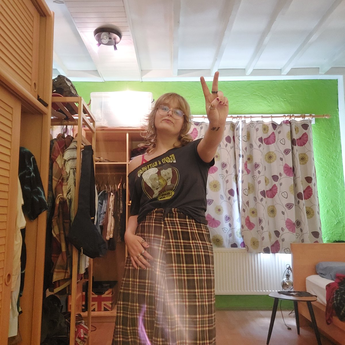 garflunkie's tweet photo. Lost weight so i figured i might as well try on this skirt again and i honestly don't hate it https://t.co/rq3HLxFRha