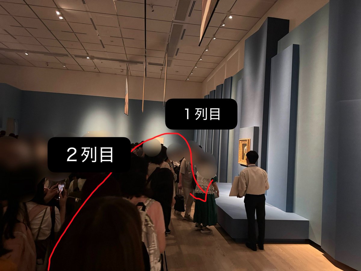nyfSnY3K's tweet photo. フェルメール展の１列目、2列目問題ですが、少なくとも本日はどちらかを選択しなければならないとかではなく、２列目以降は進行の妨げにならない程度にじっくり観たり写真を撮ったりでき、最後１列目に到達したらさっと鑑賞or写真を１枚撮って捌けていく感じでした。２列目以降でも綺麗に写真撮れた https://t.co/EH66mRvvA3