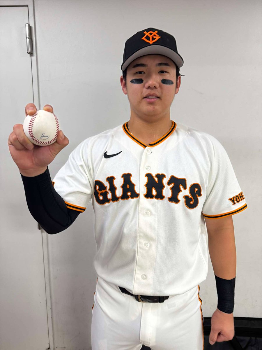 TokyoGiants's tweet photo. 【一軍】巨人 4x-3 DeNA

本日のヒーロー✨

サヨナラ犠飛を放った #石塚裕惺 選手👍 

HERO IS HERE! https://t.co/g8KLkAECST