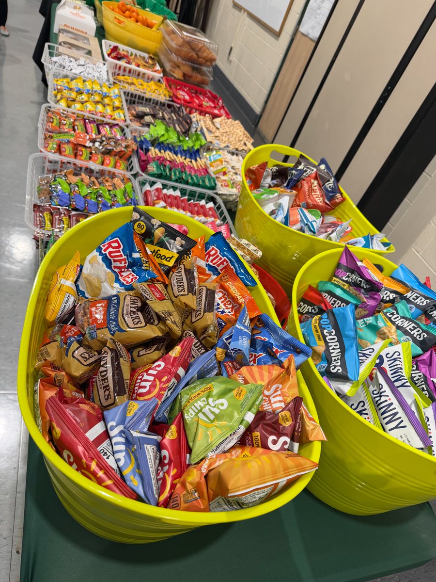 VMMSPTA1's tweet photo. ☕️Our Welcome Back Staff Breakfast was an incredible spread! Huge thanks to ABC Bagels, Divi Tree, St James Tea, Nuun Hydration &amp; Dunkin’ for their generous donations! 🧊 PLUS, a BRAND NEW Teacher’s Lounge fridge! @VMMSMustangs @MsTri_teach_run @MGawronskiVP https://t.co/WrM36smdAy