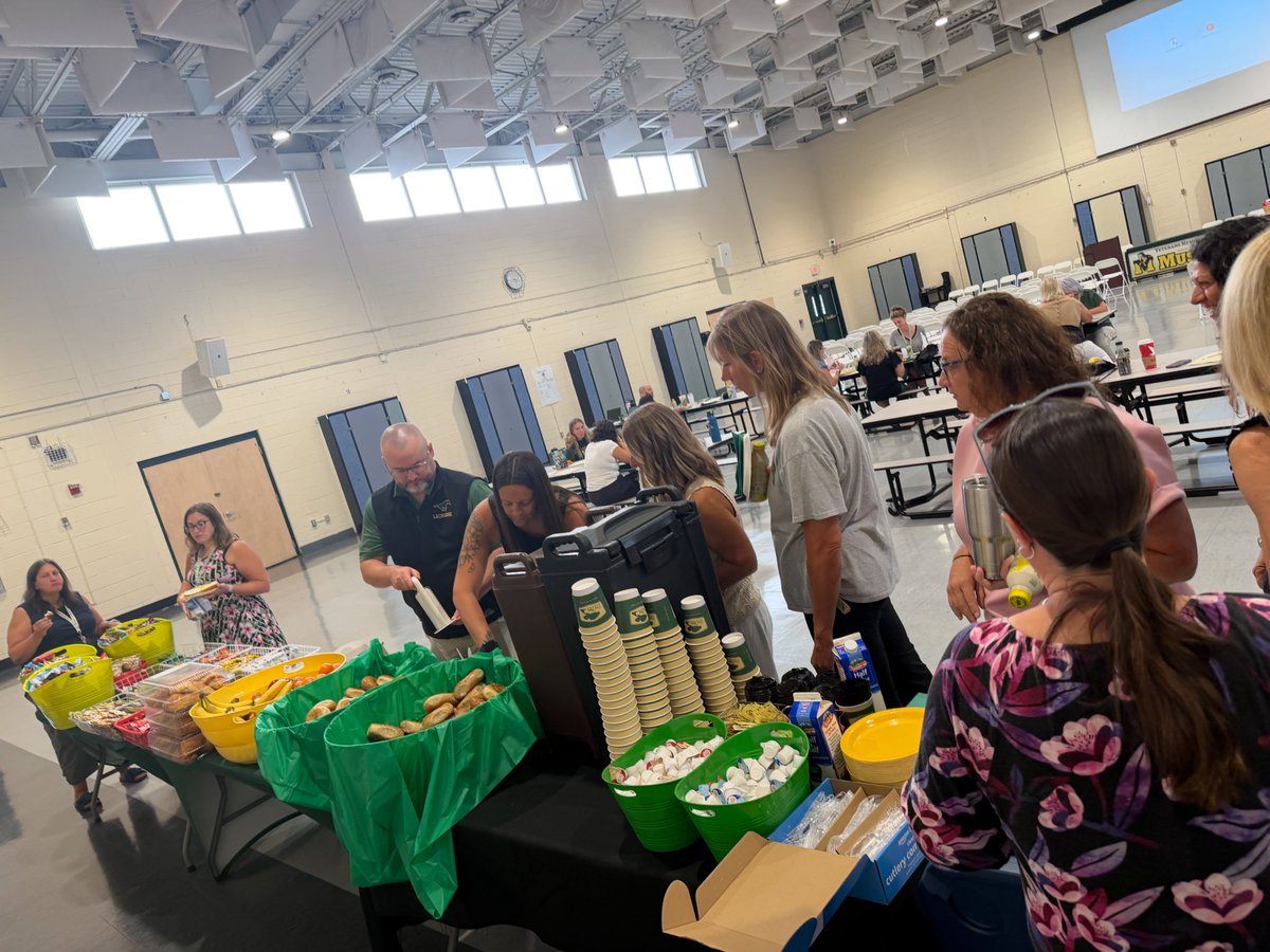 VMMSPTA1's tweet photo. ☕️Our Welcome Back Staff Breakfast was an incredible spread! Huge thanks to ABC Bagels, Divi Tree, St James Tea, Nuun Hydration &amp; Dunkin’ for their generous donations! 🧊 PLUS, a BRAND NEW Teacher’s Lounge fridge! @VMMSMustangs @MsTri_teach_run @MGawronskiVP https://t.co/WrM36smdAy