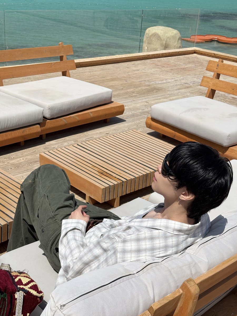 NCTsmtown_127's tweet photo. relax

#JOHNNY #왕자와거지
#NCT #NCT127 https://t.co/2J1qYPrpoA