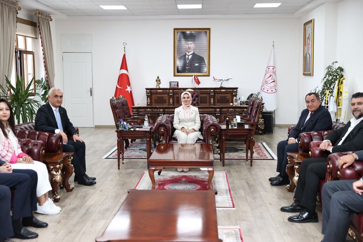 eminsimsekmus's tweet photo. Aile ve Sosyal Hizmetler Bakanımız Sayın @MahinurOzdemir ‘nın Muş Valiliğimize gerçekleştirdiği ziyaretlerinde kendilerine eşlik ettik.

Valimiz Sayın @Valiavnicakir ile bir araya gelerek şehrimizde yürütülen çalışmalar ve Bakanlığımızın Muş’umuza yönelik hizmetleri üzerine değerlendirmelerde bulunduk.

Sayın Valimize nazik ev sahiplikleri, Sayın Bakanımıza ise Muş’umuza gösterdikleri yakın ilgi ve destekleri için teşekkür ediyorum.