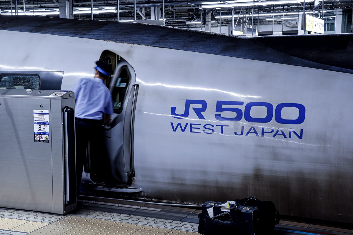 ASX195's tweet photo. 別れの先に、忘れられない君がいた

#500系 
#新幹線 https://t.co/PrwP1GACRL