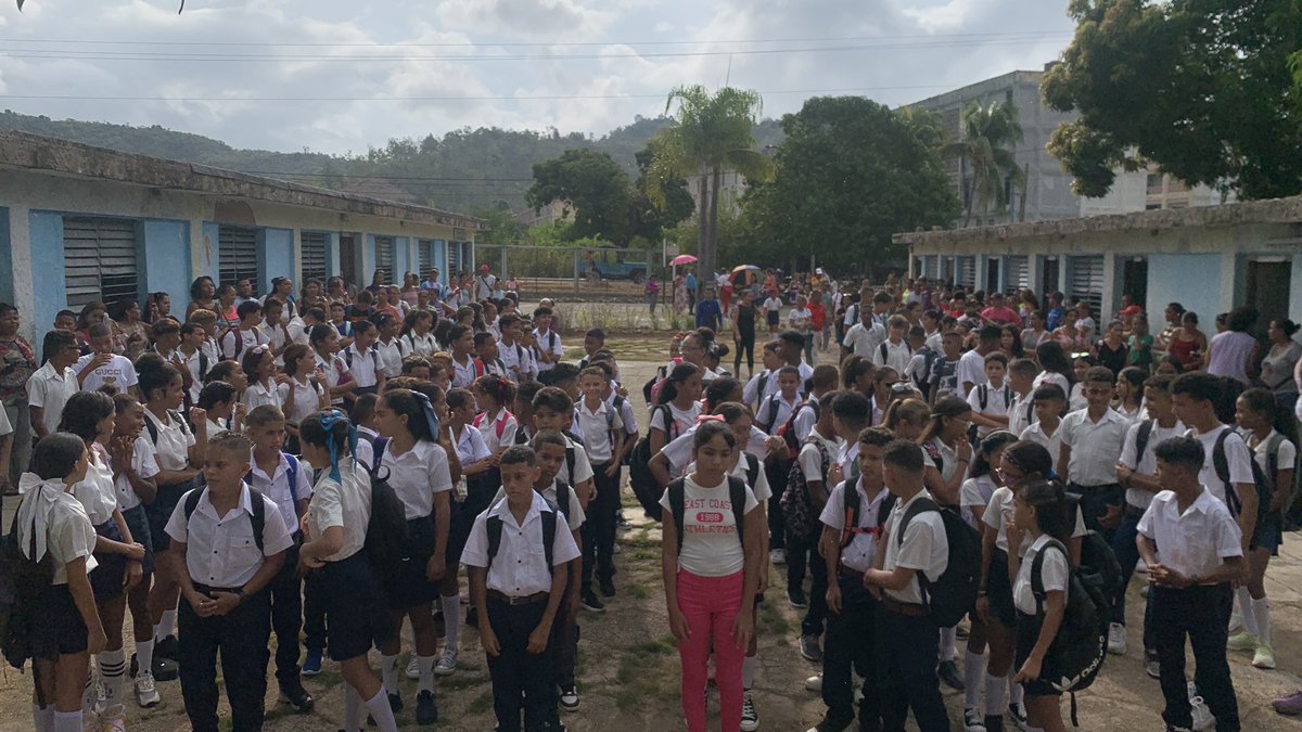 SBRPA1's tweet photo. ¡Feliz inicio del curso escolar!
Comenzamos una nueva etapa llena de aprendizajes, retos y oportunidades. Que este año esté acompañado de entusiasmo, esfuerzo, compañerismo y muchos logros. https://t.co/SDwTOFLbv7