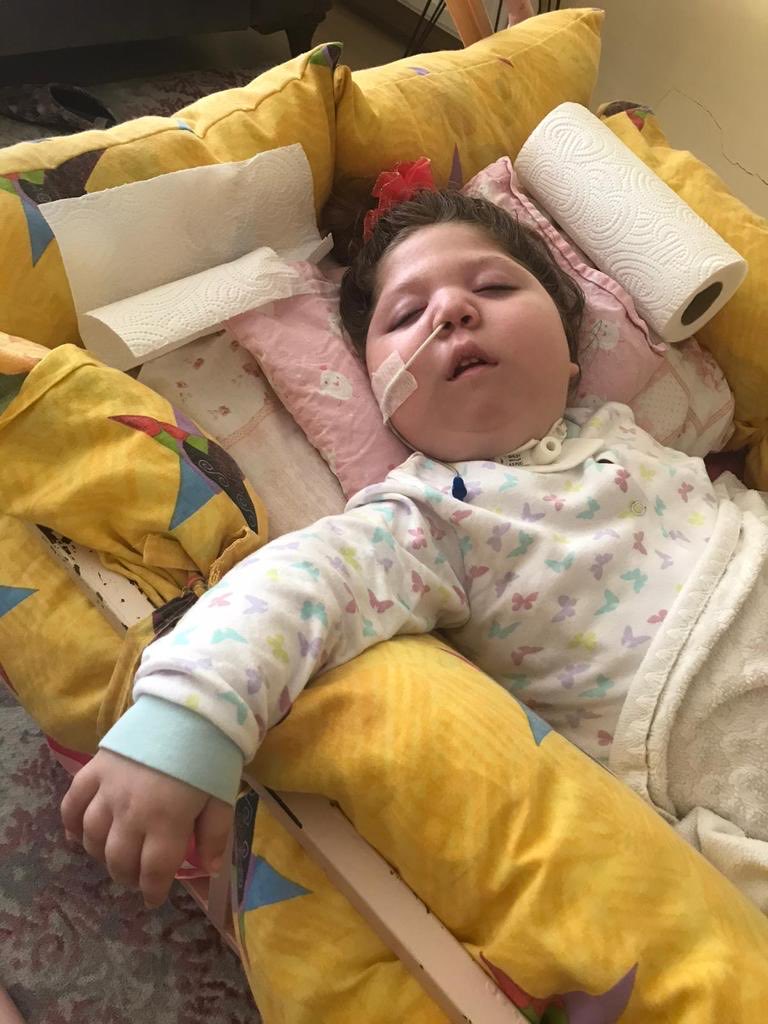 aryanilaybebek's tweet photo. kızımın ilaçlar�� ve medical malzemelerine gücümüz yetmiyor canıma lütfen nefes olurmusunuz TR90 0001 0024 4673 9322 1150 05 Nazikter Pirman Ziraat🙏

 #TuzluKahve https://t.co/dFE7jZB3c2