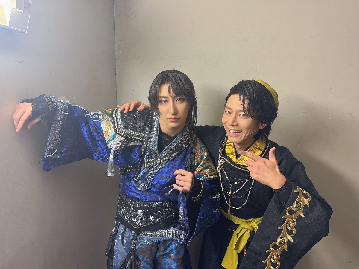 shotomita18's tweet photo. 剣劇「三國志演技〜蜀漢」
東京3日目２公演も
素敵な空気感、想いを
ありがとうございました！！

今日は2部では許攸としても
出演しました！
ヒゲなし許攸でしたが。笑
湧いてもらえて嬉しかった。

ゆう曹操とまっきー袁紹と😊

来てくれた翔太、ヒデも
ありがとう！！

本日の黄忠も。 https://t.co/8Y6NAgG8eT