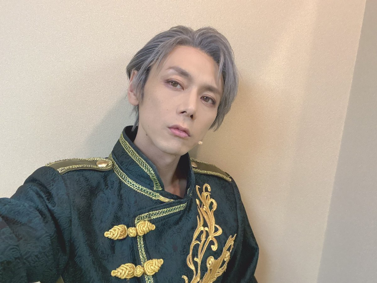 shotomita18's tweet photo. 剣劇「三國志演技〜蜀漢」
東京3日目２公演も
素敵な空気感、想いを
ありがとうございました！！

今日は2部では許攸としても
出演しました！
ヒゲなし許攸でしたが。笑
湧いてもらえて嬉しかった。

ゆう曹操とまっきー袁紹と😊

来てくれた翔太、ヒデも
ありがとう！！

本日の黄忠も。 https://t.co/8Y6NAgG8eT