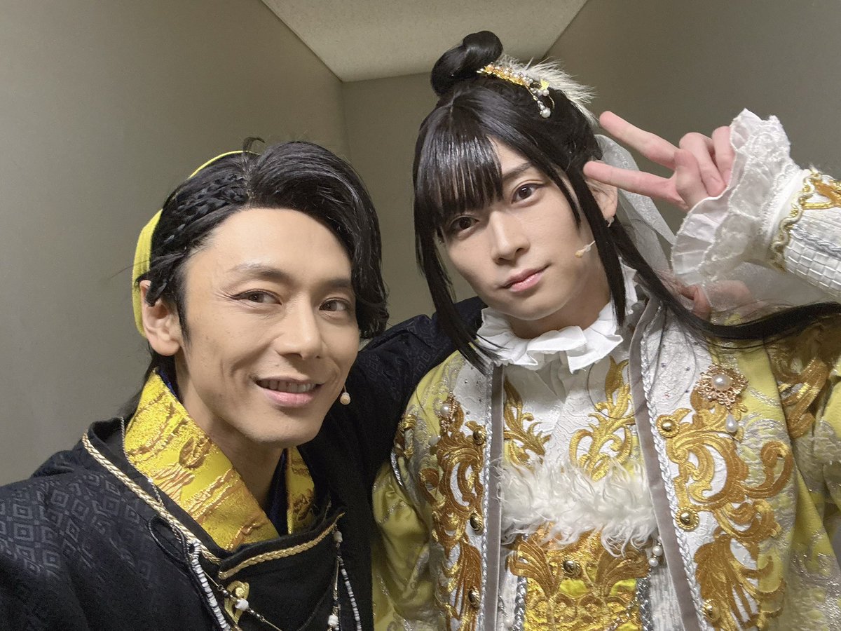 shotomita18's tweet photo. 剣劇「三國志演技〜蜀漢」
東京3日目２公演も
素敵な空気感、想いを
ありがとうございました！！

今日は2部では許攸としても
出演しました！
ヒゲなし許攸でしたが。笑
湧いてもらえて嬉しかった。

ゆう曹操とまっきー袁紹と😊

来てくれた翔太、ヒデも
ありがとう！！

本日の黄忠も。 https://t.co/8Y6NAgG8eT