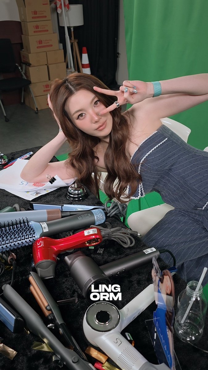 LingOrmCH3's tweet photo. ยังshopต่อได้ถึง สองทุ่มครึ่งน้าา 
อยากสะวือแบบออม กดเลยยย ~

ORM PRESENTER LESASHA #OrmLESASHAXShopeeLive #OrmKornnaphat #ออมกรณ์นภัส https://t.co/660SlFC1vU