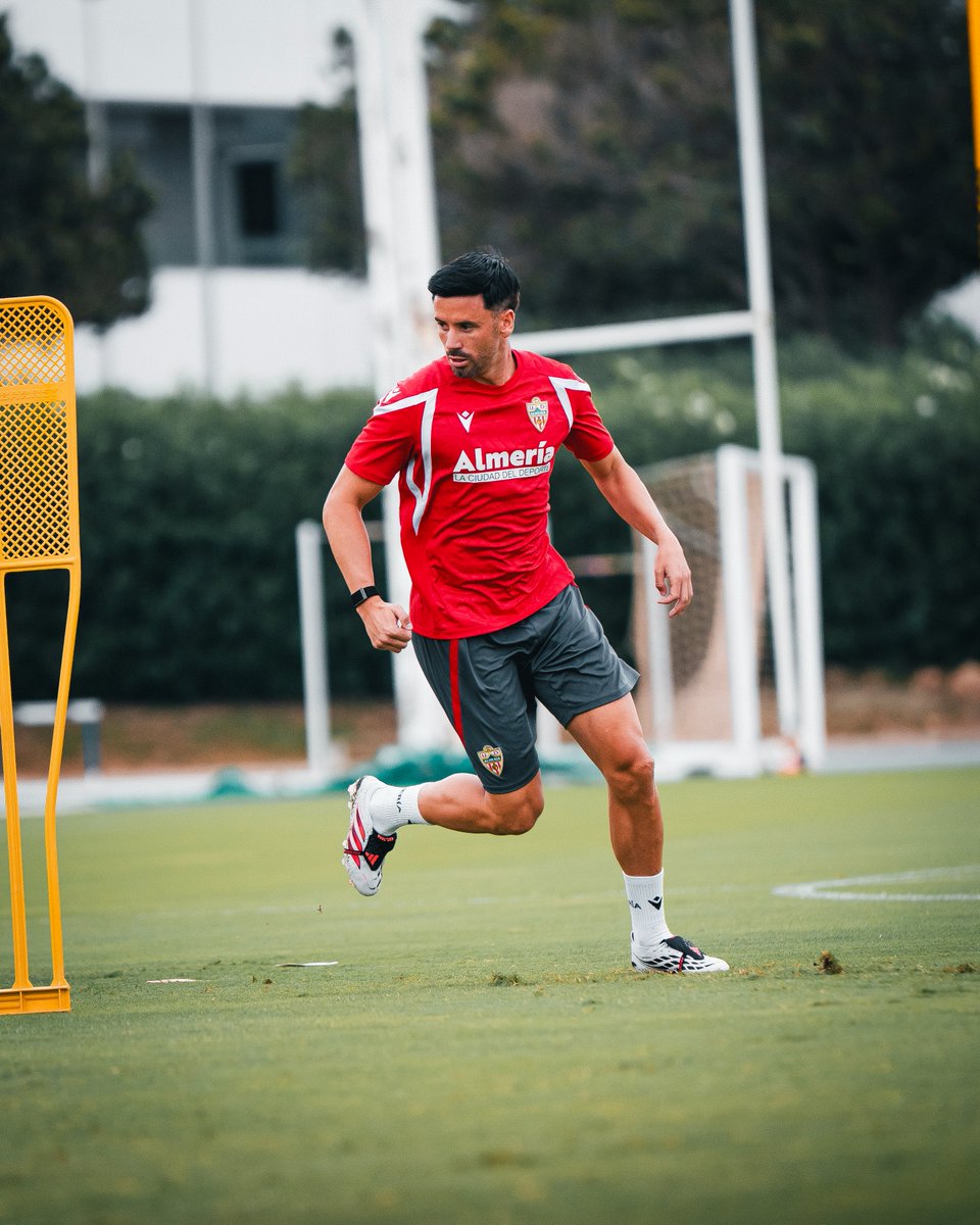 U_D_Almeria's tweet photo. Javi Muñoz ya entrena como jugador rojiblanco 🤩 https://t.co/lj1CPwTlFU
