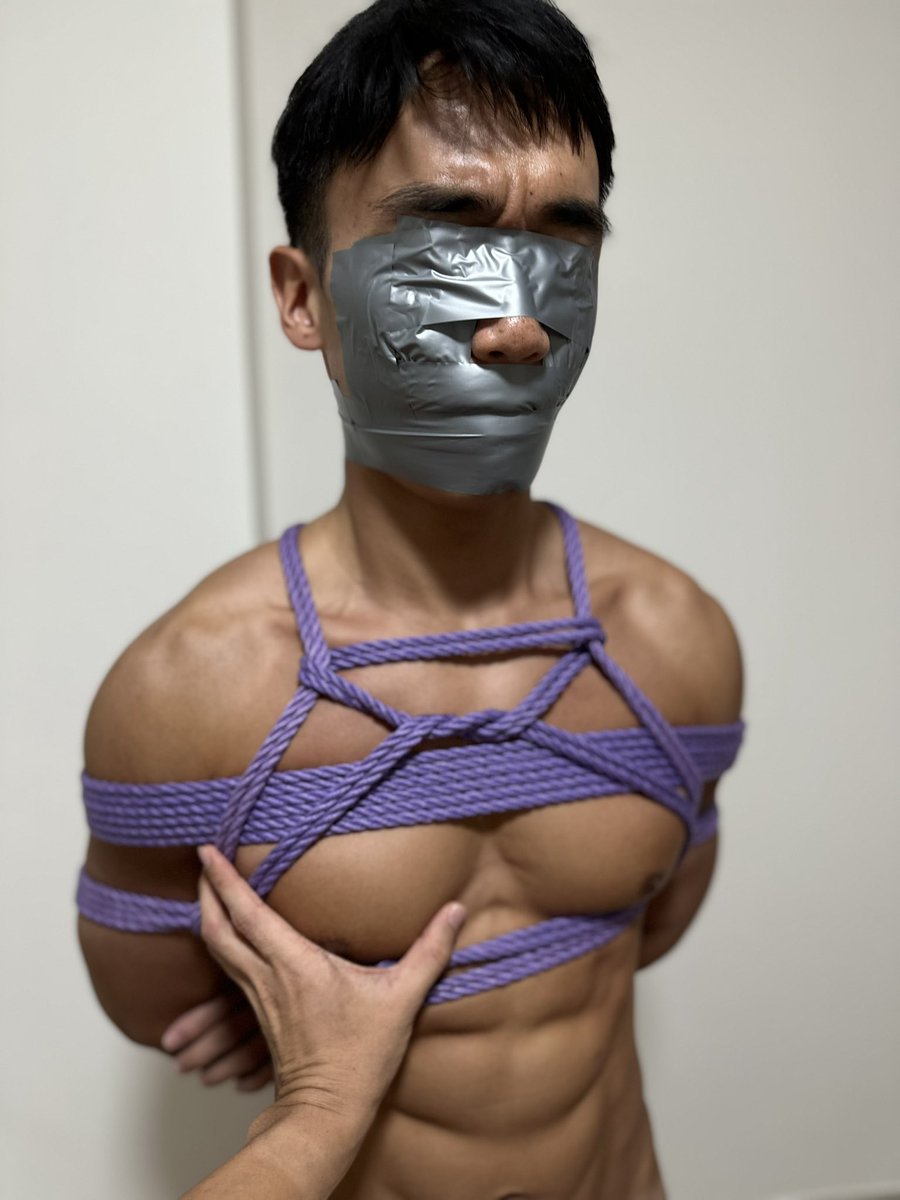 ropeNpolish's tweet photo. Encouraged him to wear swim briefs to training. Do you like it? 
鼓勵他穿泳褲。你喜歡嗎?

Model: @jocktied 
🪢: @ropeNpolish 

#男子緊縛 #競パン #紫縄 https://t.co/6v9GcMw7Uw