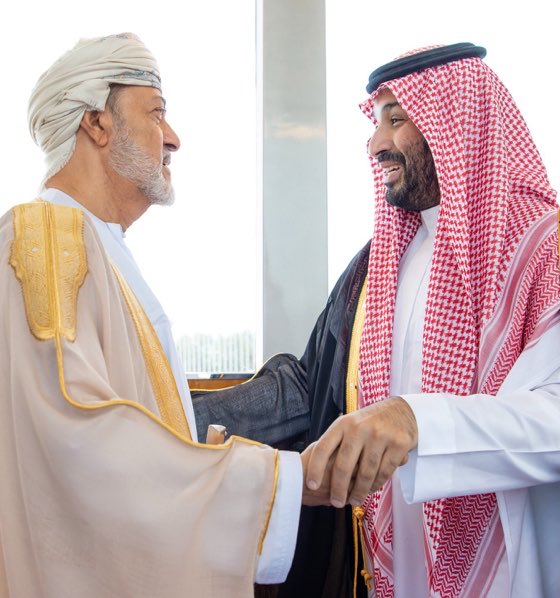 HRHMBNSALMAAN's tweet photo. السعودية وعُمان.. علاقةٌ لم تصنعها المصالح العابرة، بل رسّختها الجغرافيا، وعمّقها التاريخ، وحفظتها الأخوّة ووحدة المصير. شعبان يجمعهما إرث الجزيرة، وقيادتان تمضيان بعلاقة البلدين من عمقها التاريخي إلى شراكةٍ أوسع في السياسة والاقتصاد والأمن والتنمية؛ فما بين الرياض ومسقط أكبر من حدودٍ متجاورة.. إنها أخوّة وطنين وجذور تاريخ ومستقبلٌ يُبنى معًا.