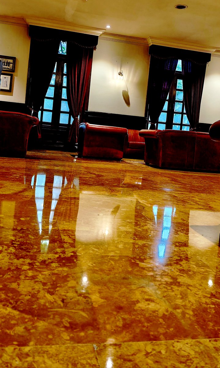 KarulkarSameer's tweet photo. Photo challenge: Reflection
When you are early for a meeting.... you do ...1 2 ka 4
Also #TwosdayTuesday
#theme_pic_india_reflection https://t.co/px3cxc31wh
