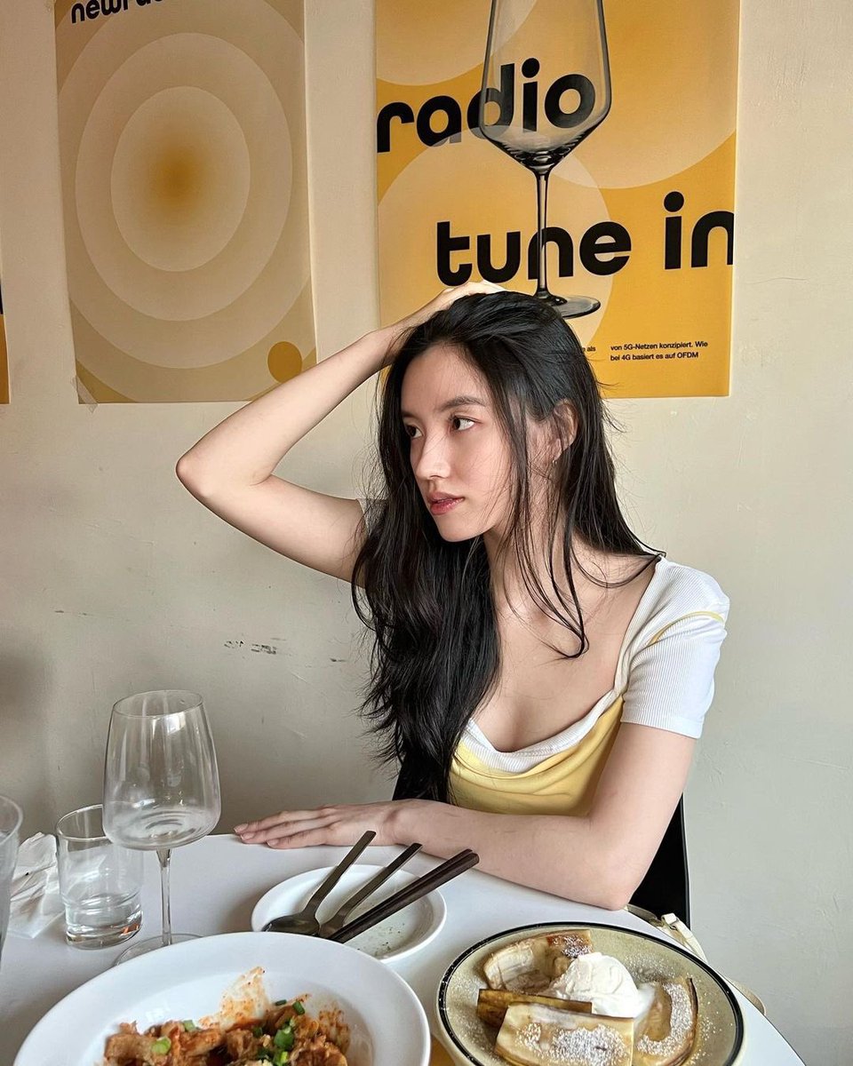 ND__Siyeon's tweet photo. HUHU KETINGGALAN. https://t.co/sywAYcYoik