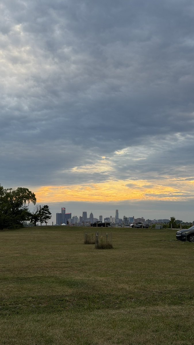 TheBaddestMitch's tweet photo. Like get into these views. And the weather was perfect. 

Love this black ass city. https://t.co/AvAnzFvl9E
