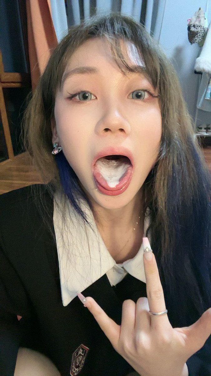 VniaNascimento4's tweet photo. 反差女大
#脚脸同框 https://t.co/2XK57vkUuf