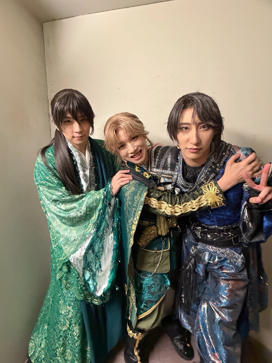 fukuzawayuu's tweet photo. 剣劇「三國志演技～蜀漢」東京公演
ゲスト出演させて頂きました。

劉備軍、曹操軍、孫権軍、呂布も
とにかく皆凄かったーー

久しぶりの曹操に会えて楽しかったよ

千秋楽まで
皆さん頑張ってください！

#剣劇三國志 https://t.co/jrCJoy3kGa