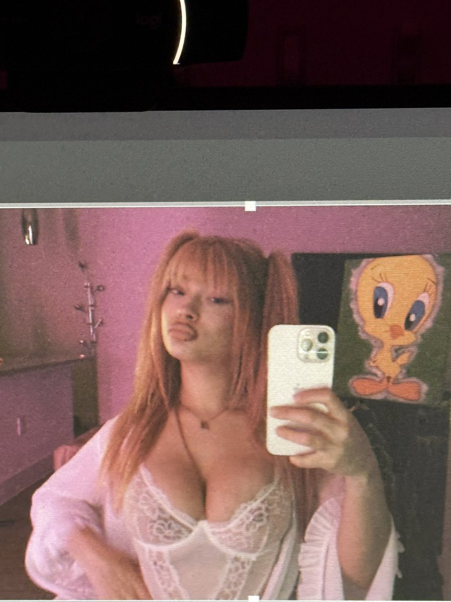 AngelCrackedU's tweet photo. Love a WeBcam Pic🫦 https://t.co/CEbhtKlWbm