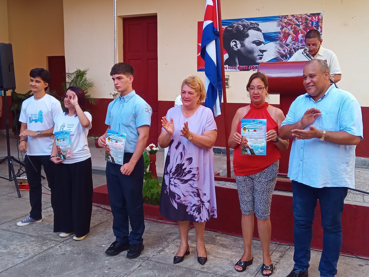 AlexisLorente74's tweet photo. Amanecer feliz a lo largo y ancho de nuestra hermosa isla. 
#SanctiSpíritusEnMarcha #ConFidelEnCadaAula #1DeSeptiembre 🇨🇺
@DeivyPrezMartn1 @naimatrujillob @DiazCanelB @DrRobertoMOjeda . https://t.co/fWcihCZPVc