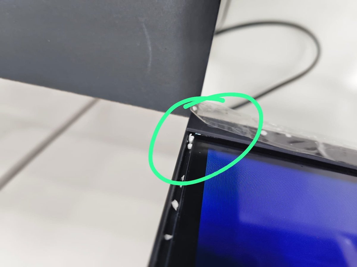 Margeesh_M's tweet photo. @LGIndia The lg promoter told this is lg  manufacturing style they send some pics of demo unit  and they said these all common only in lg for this is u r quality https://t.co/T3hSgMaiDW