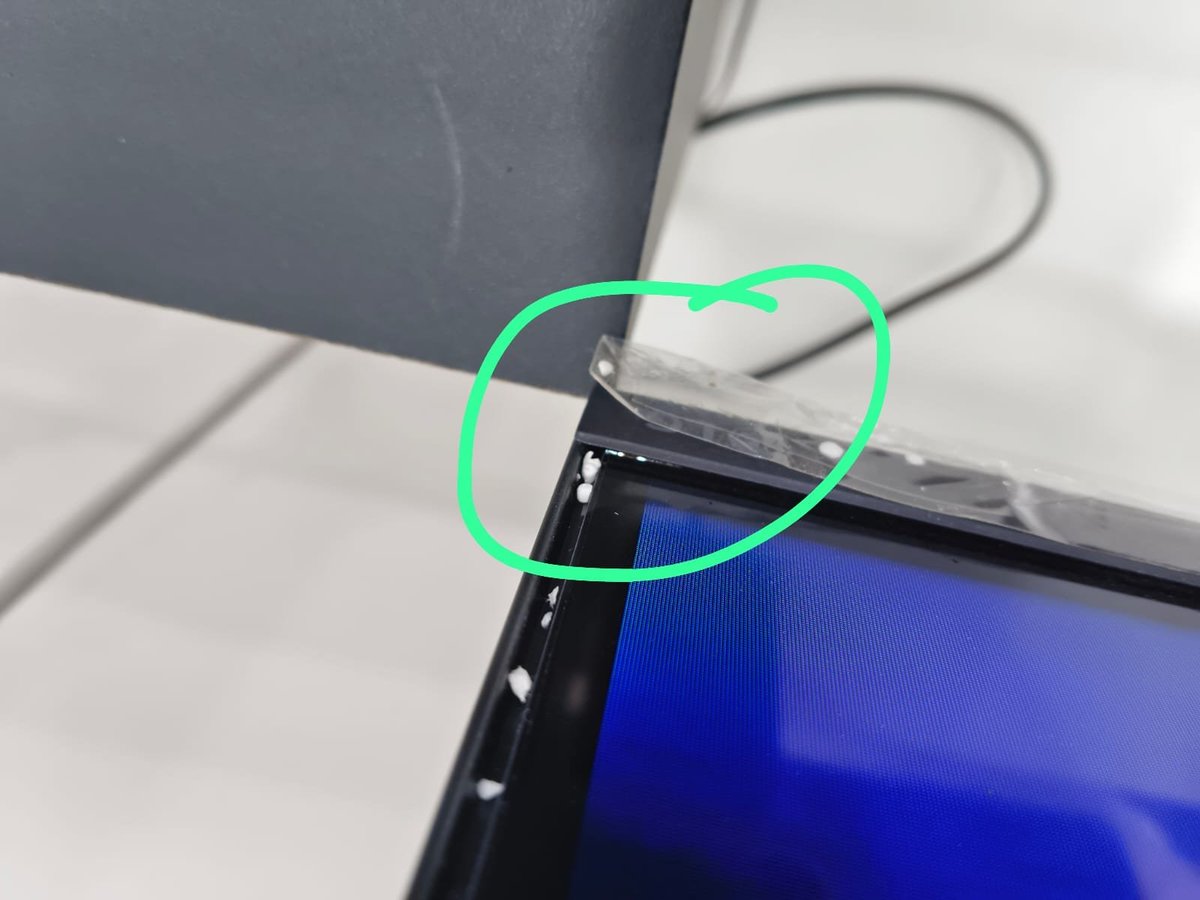 Margeesh_M's tweet photo. @LGIndia The lg promoter told this is lg  manufacturing style they send some pics of demo unit  and they said these all common only in lg for this is u r quality https://t.co/T3hSgMaiDW