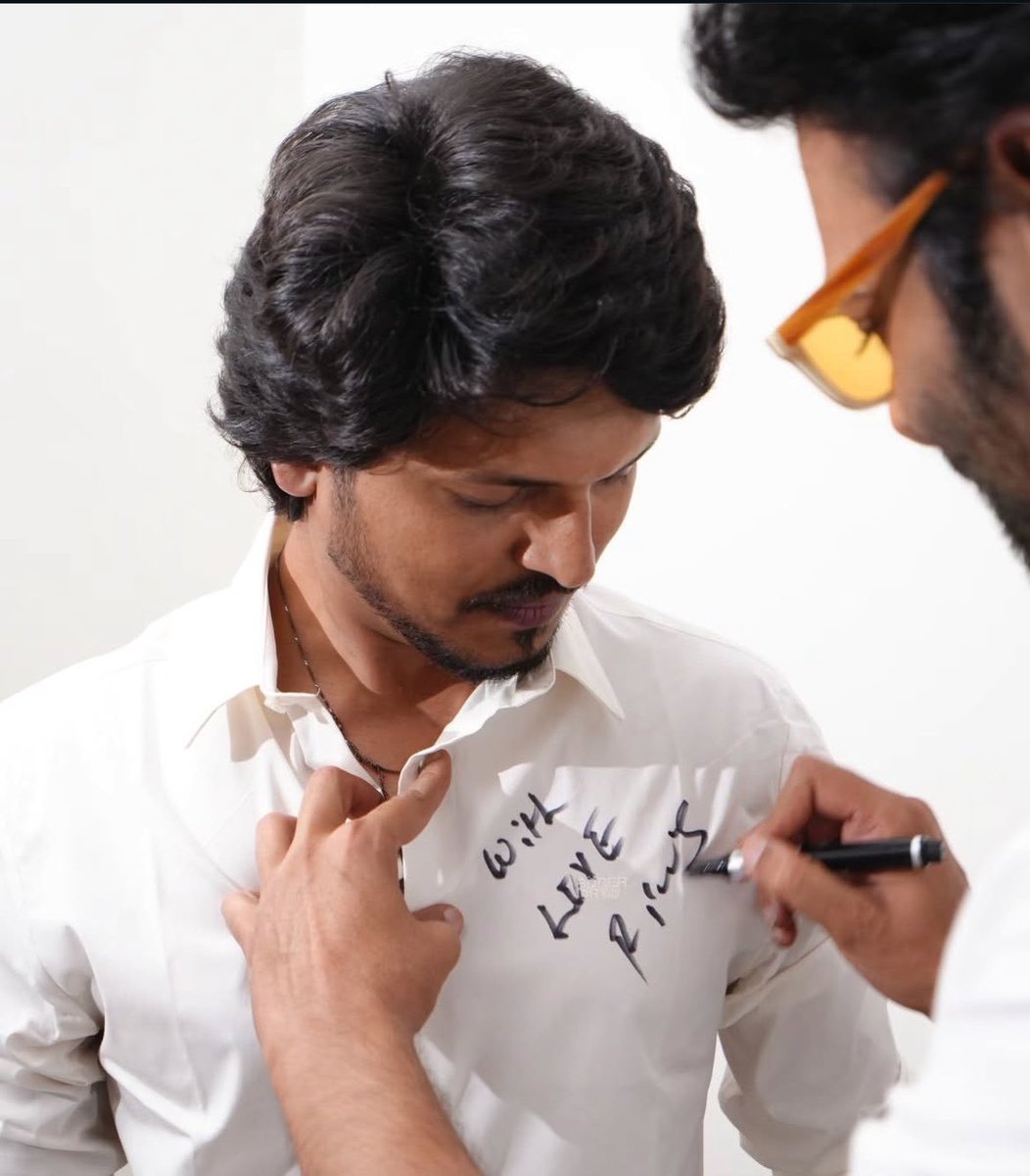 cinemaacircle's tweet photo. Prathi Okka #Prabhas Abhimani Korika 🙏🙏🙏🙏💥💥💥💥 https://t.co/2uyJGkaYqK