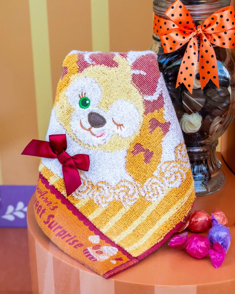MezzoMikiD's tweet photo. 赤いベロアリボン姿がかわいいクッキー・アン！
東京ディズニーシー
「クッキー・アンのハロウィーン・スウィートサプライズ」グッズ販売中☆
https://t.co/j9FIHtbxrG https://t.co/2PUudKBDPj