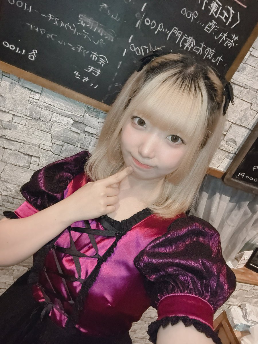 y_bviv's tweet photo. 本日❕ありがとうございました🤍
ワンオペ、たくさん話せて好きだ　あとぴよりのことが好きな人しか来なくて楽しい　愛を感じてはっぴーになた　ありがとうございます　もうすぐ卒業か~にもなった　明日もいます、また明日ね❣️　今日もありがとう❣️ https://t.co/KlX5w1Yb9E