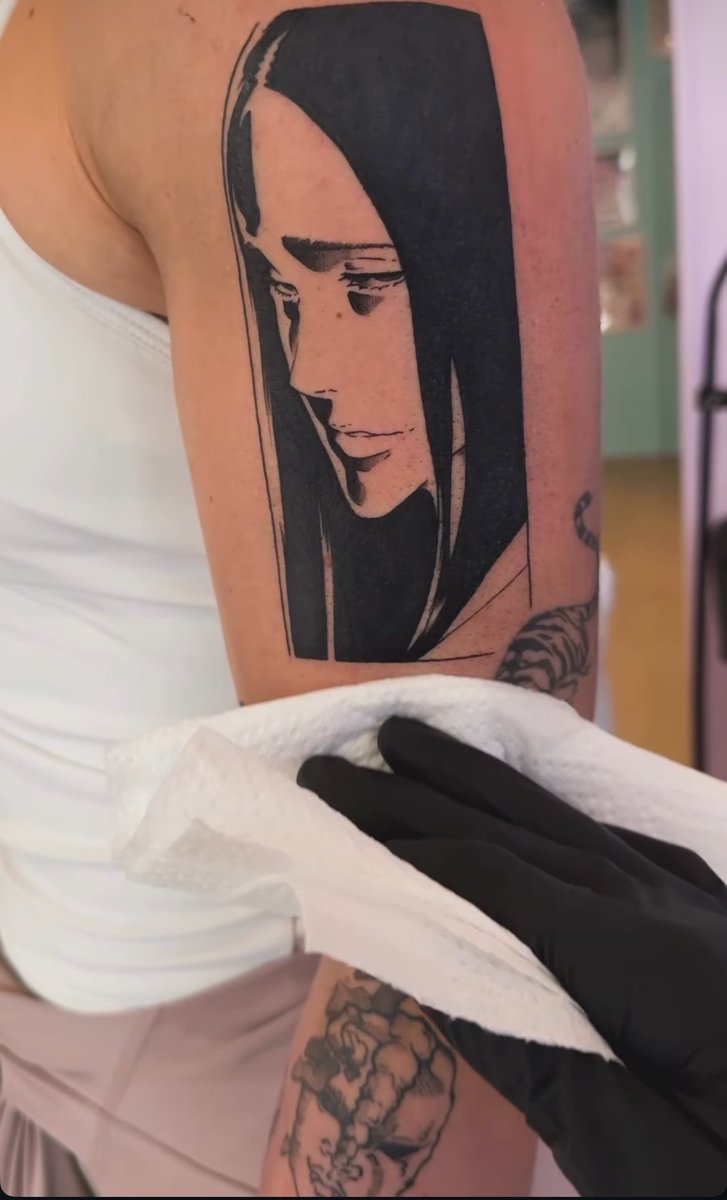 Nehssi_'s tweet photo. moi + mon nouveau tattoo https://t.co/KpC4aYgkh6
