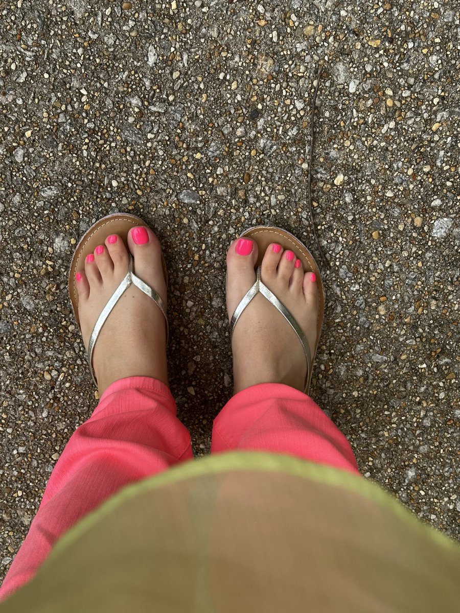 daddyzgingerhex's tweet photo. Pink toes 💕
#footfetısh #footporn #feetworshi̇p https://t.co/twpCwZQx7O